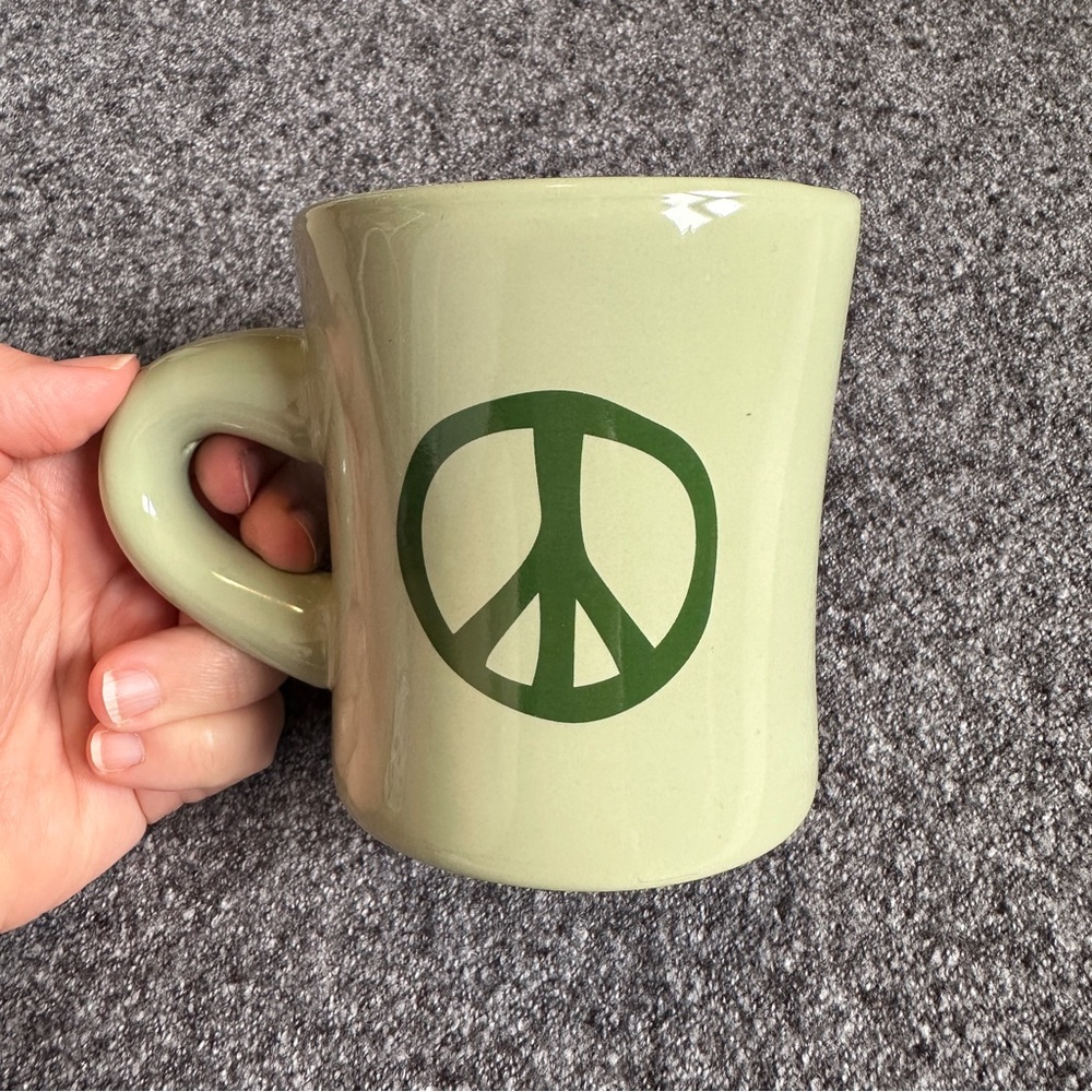 Life is Good peace sign green diner mug